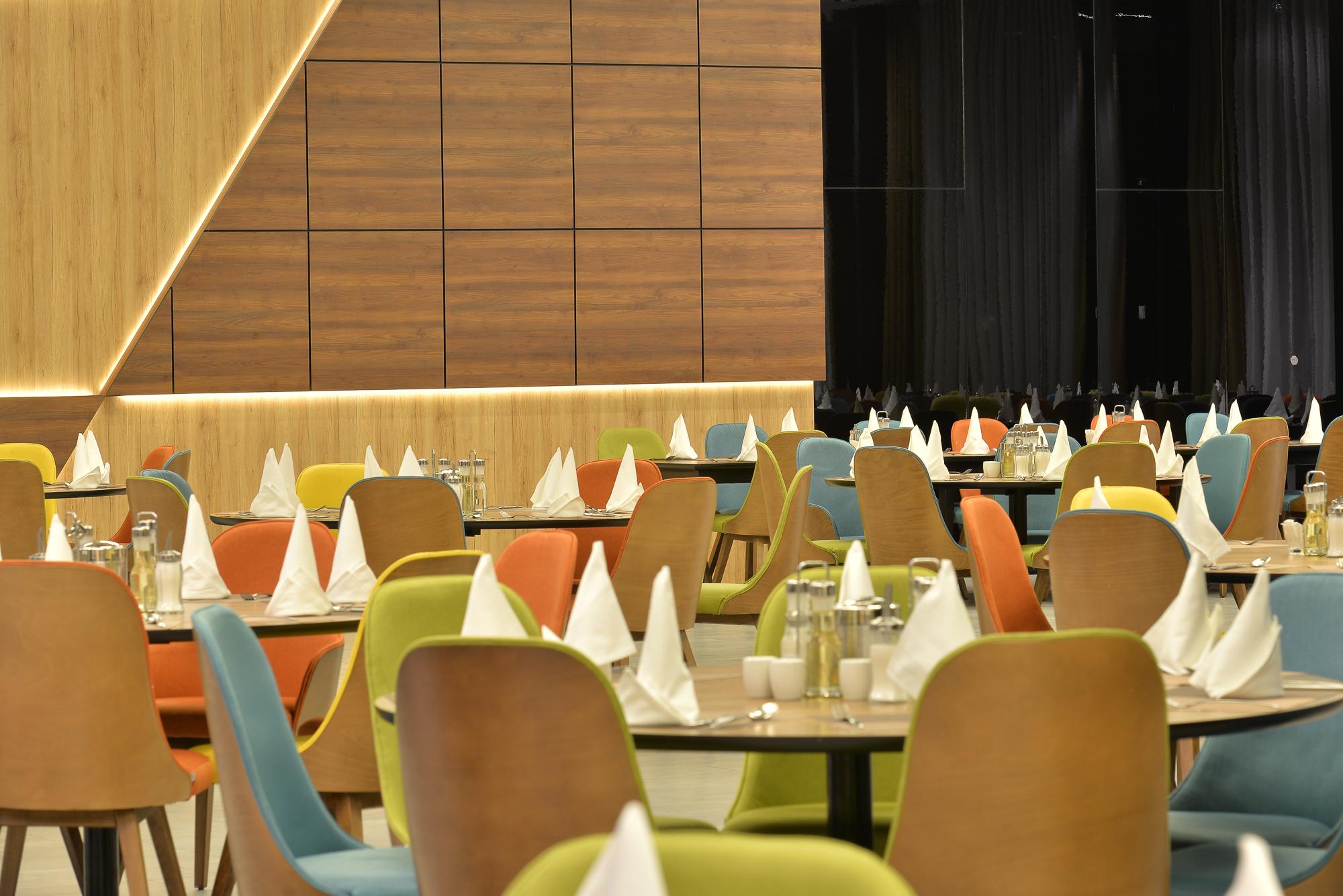 Hotel Hills Sarajevo Congress & Thermal Spa Resort Ilidža Exterior foto The interior of the restaurant