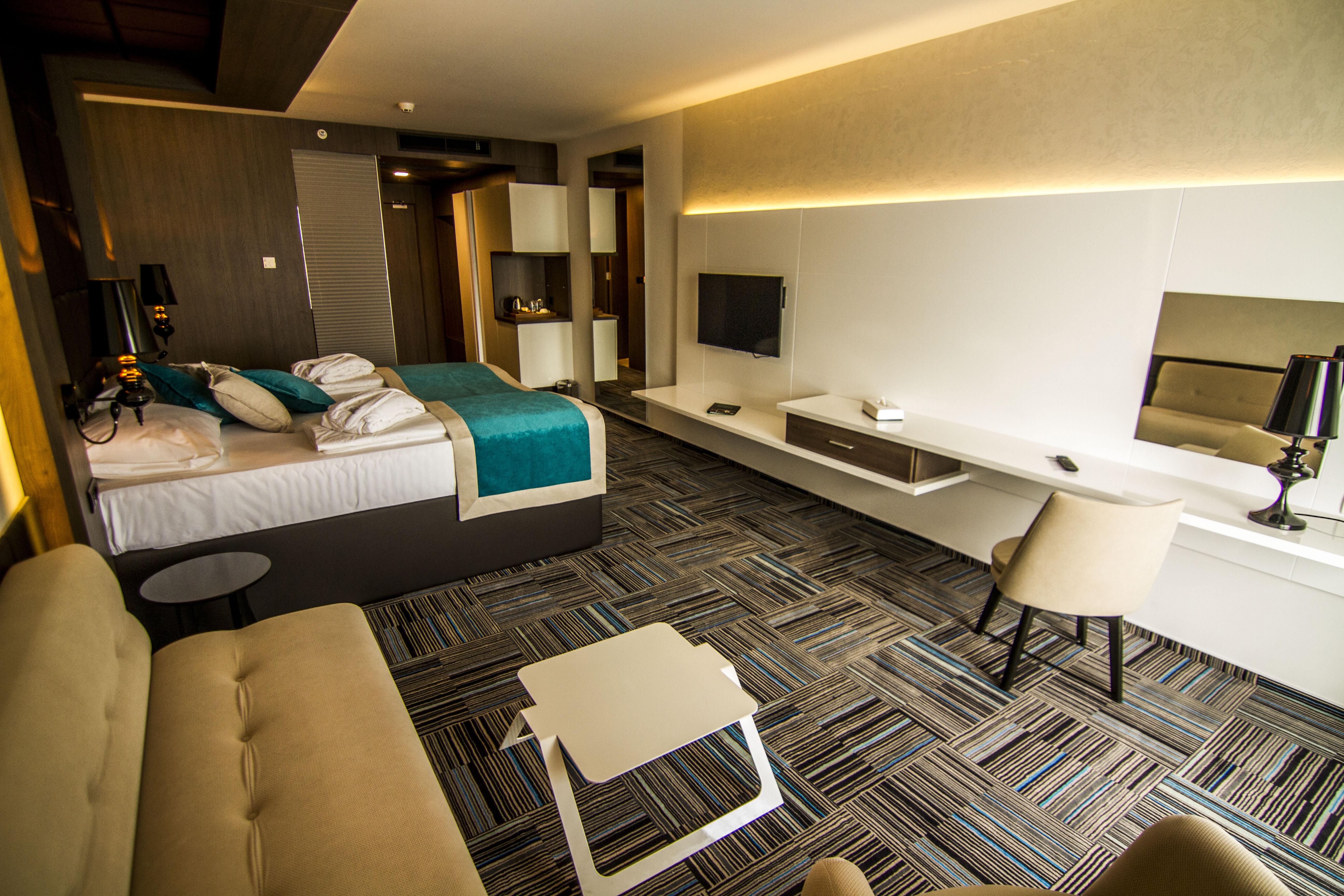 Hotel Hills Sarajevo Congress & Thermal Spa Resort Ilidža Exterior foto A room at the hotel