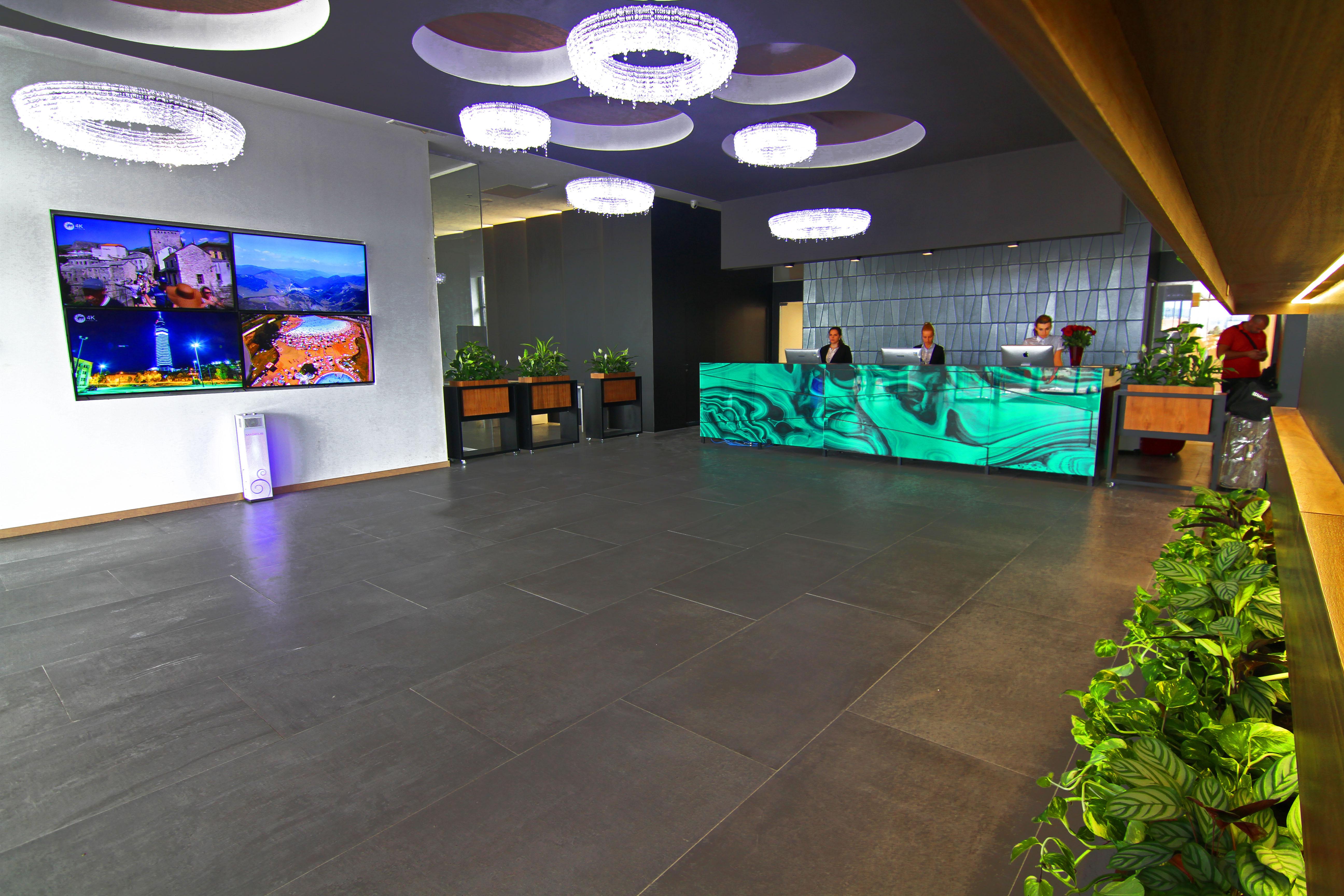 Hotel Hills Sarajevo Congress & Thermal Spa Resort Ilidža Exterior foto The lobby of the airport