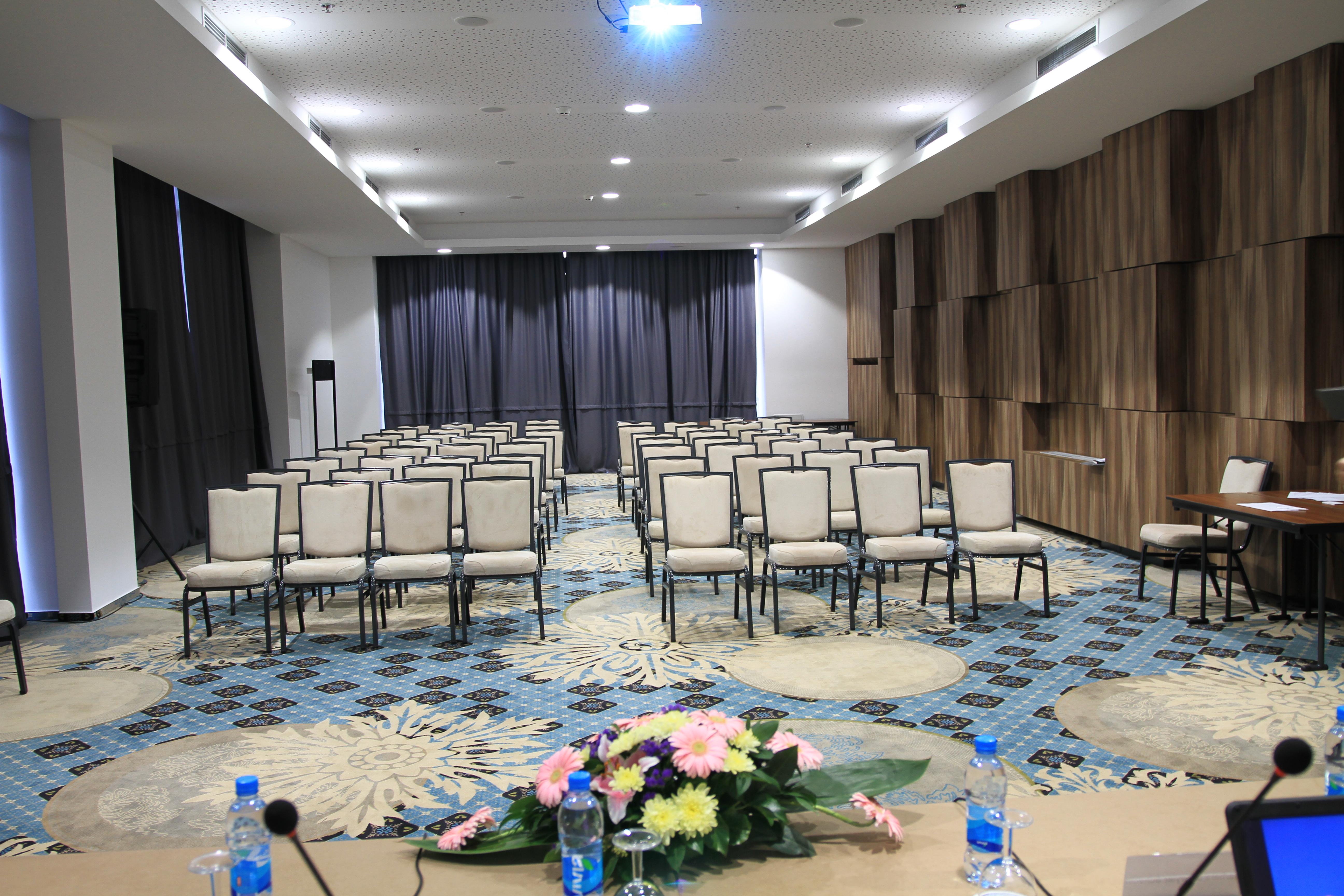 Hotel Hills Sarajevo Congress & Thermal Spa Resort Ilidža Exterior foto Meeting room