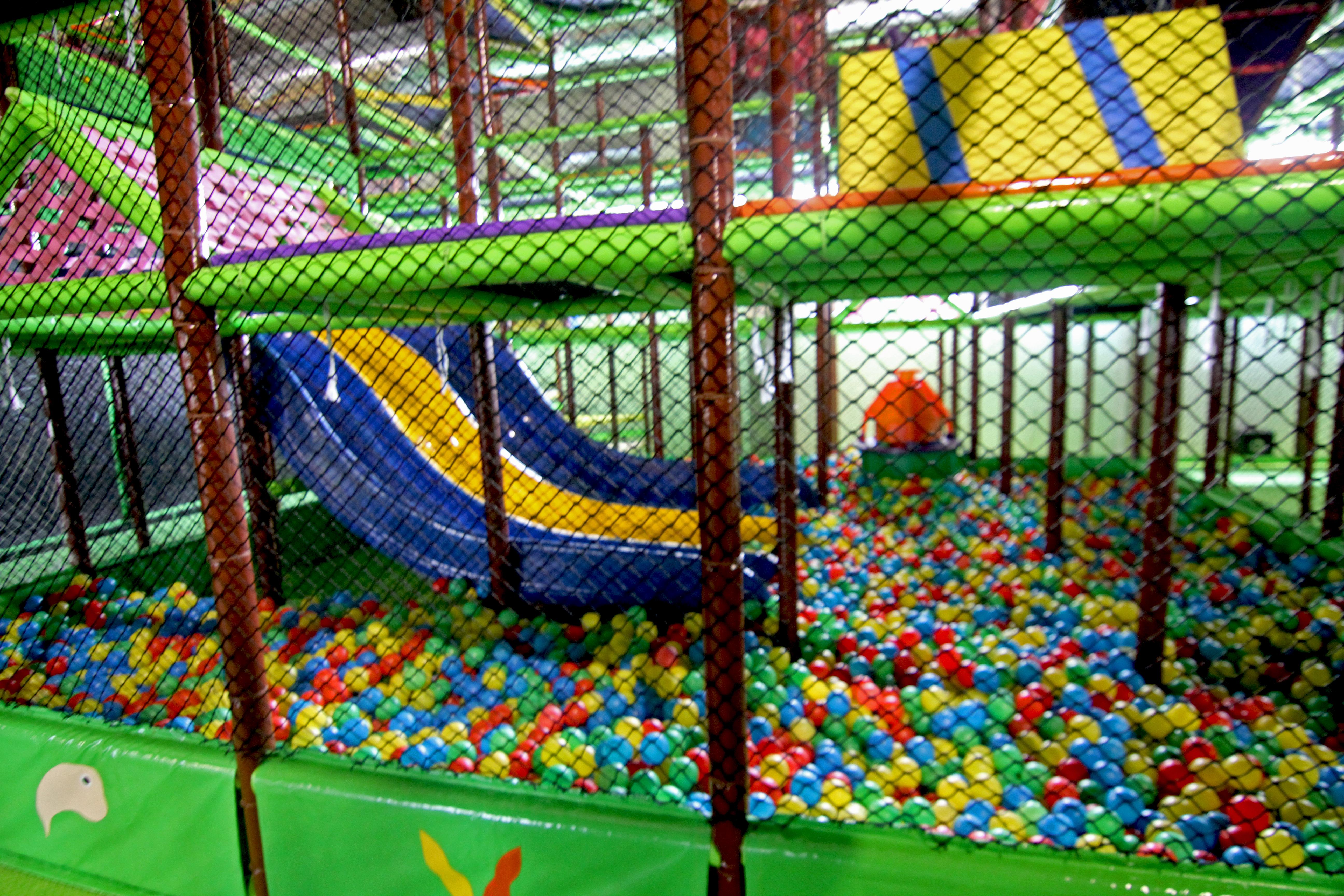 Hotel Hills Sarajevo Congress & Thermal Spa Resort Ilidža Exterior foto A ball pit at a playground