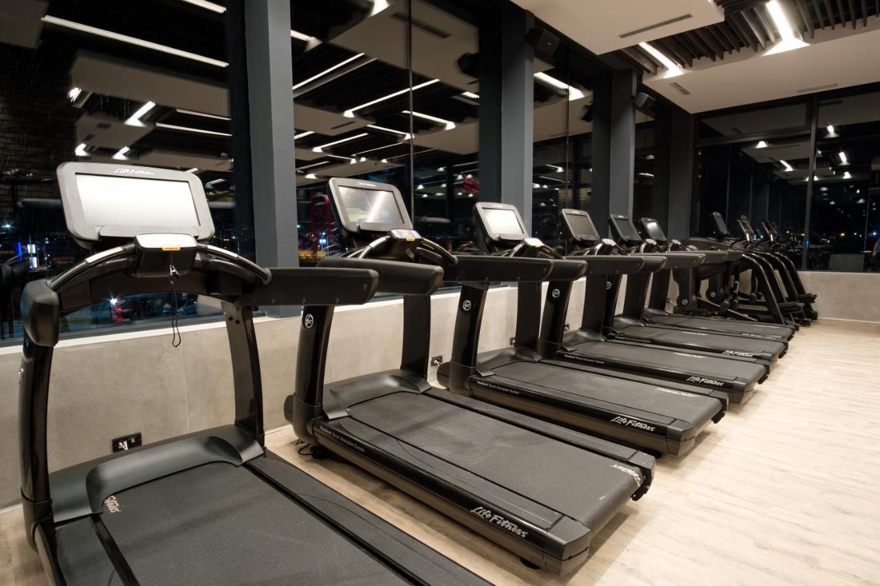 Hotel Hills Sarajevo Congress & Thermal Spa Resort Ilidža Exterior foto A row of treadmills