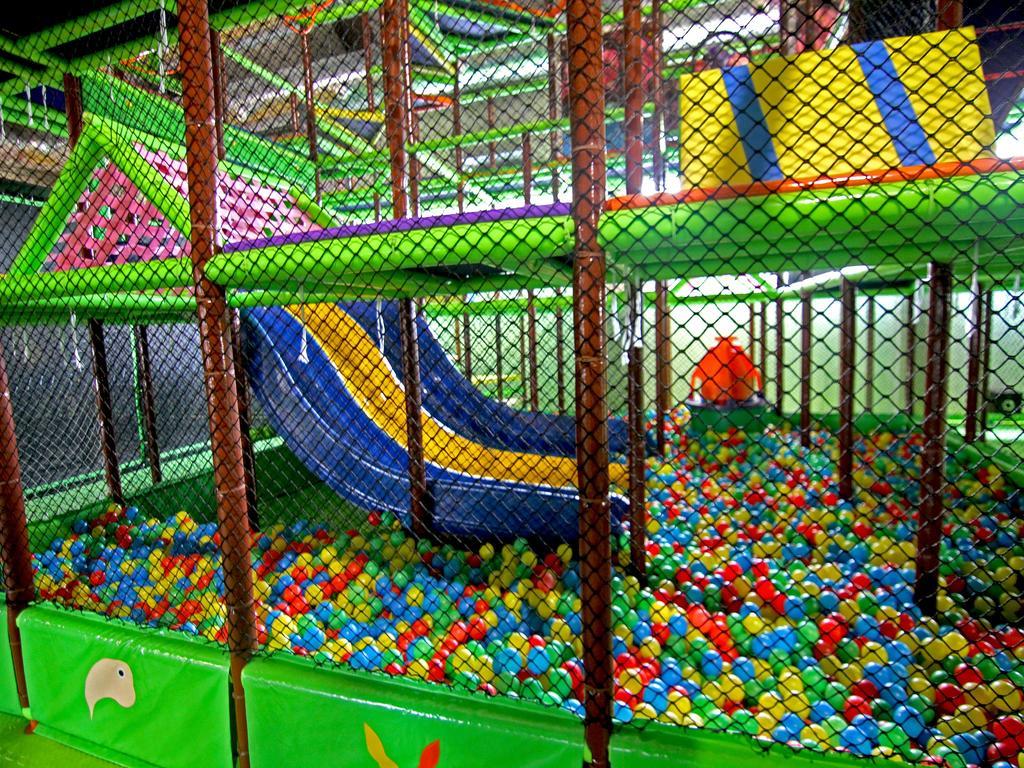 Hotel Hills Sarajevo Congress & Thermal Spa Resort Ilidža Exterior foto An indoor playground