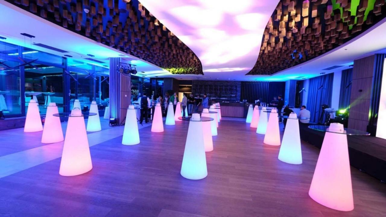 Hotel Hills Sarajevo Congress & Thermal Spa Resort Ilidža Exterior foto Skyline Bar
