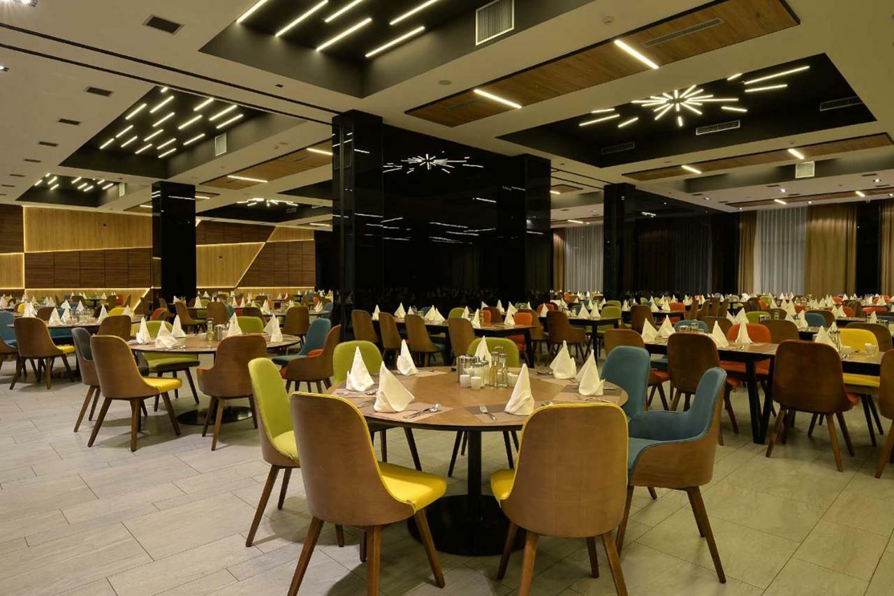 Hotel Hills Sarajevo Congress & Thermal Spa Resort Ilidža Exterior foto The dining hall