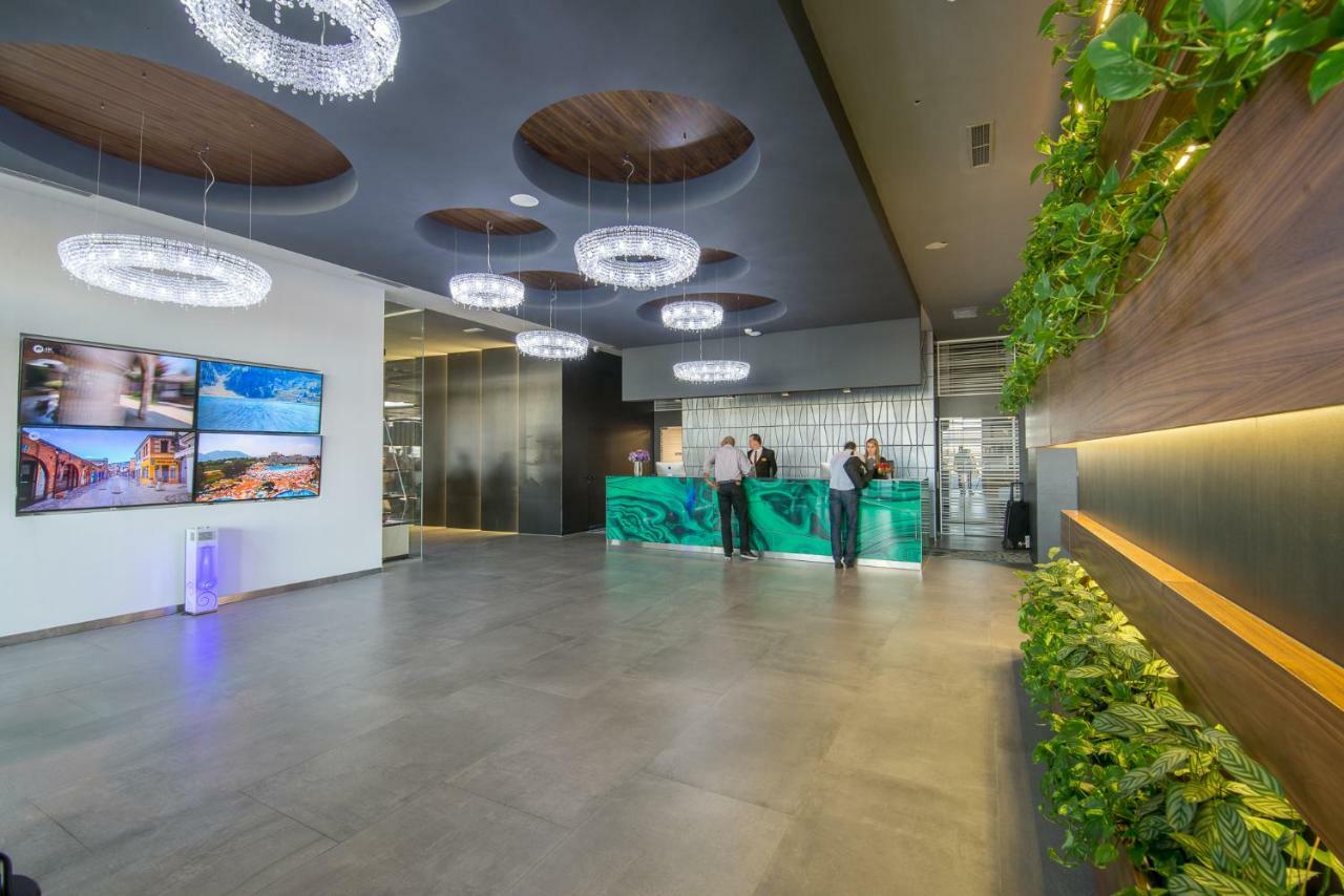 Hotel Hills Sarajevo Congress & Thermal Spa Resort Ilidža Exterior foto The lobby of the hotel